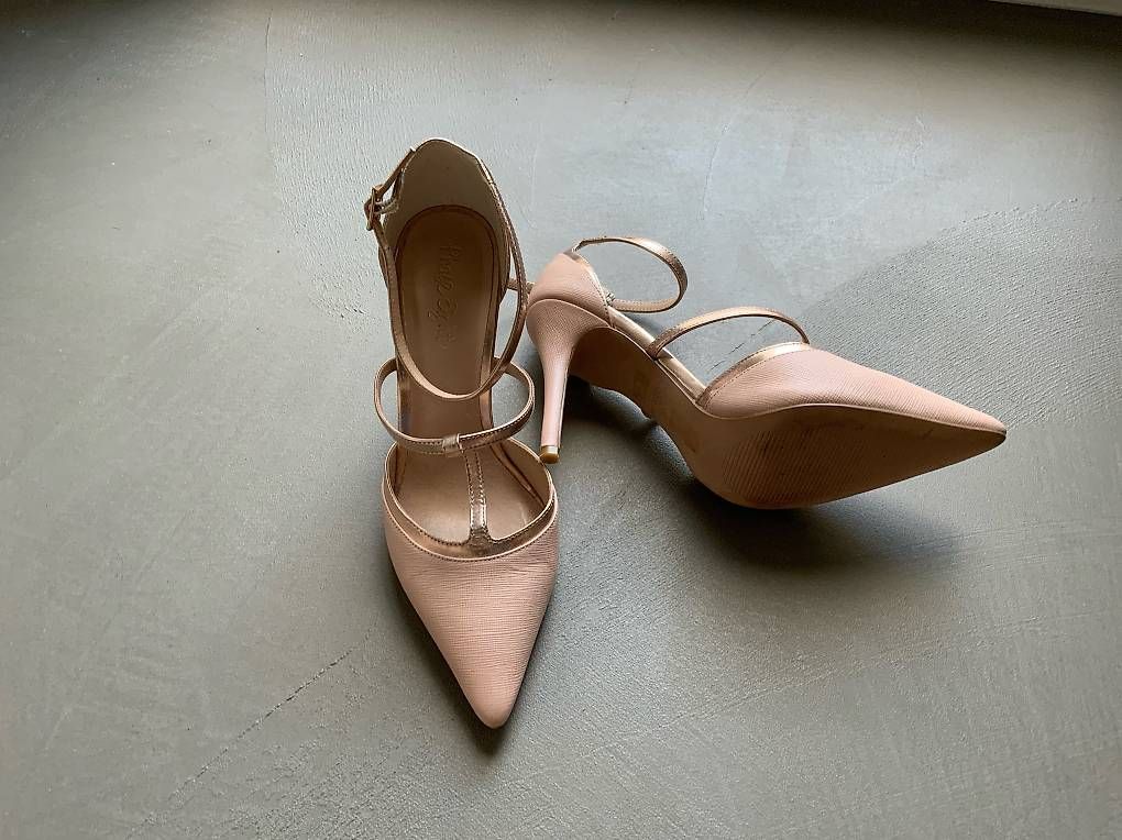 Scarpe da donna: Neuwertige Damenschuhe, Grösse 38 – Usato da Merenschwand venduto da bia_96rm