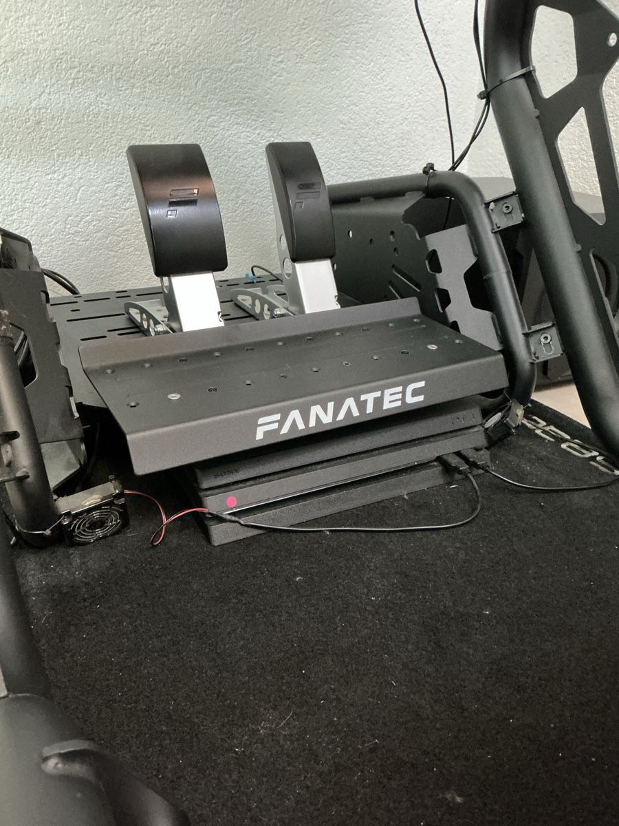 Fanatec Console: SIM Racing Playseat Fanatec – Usato da Courtételle venduto da Kinetic 2
