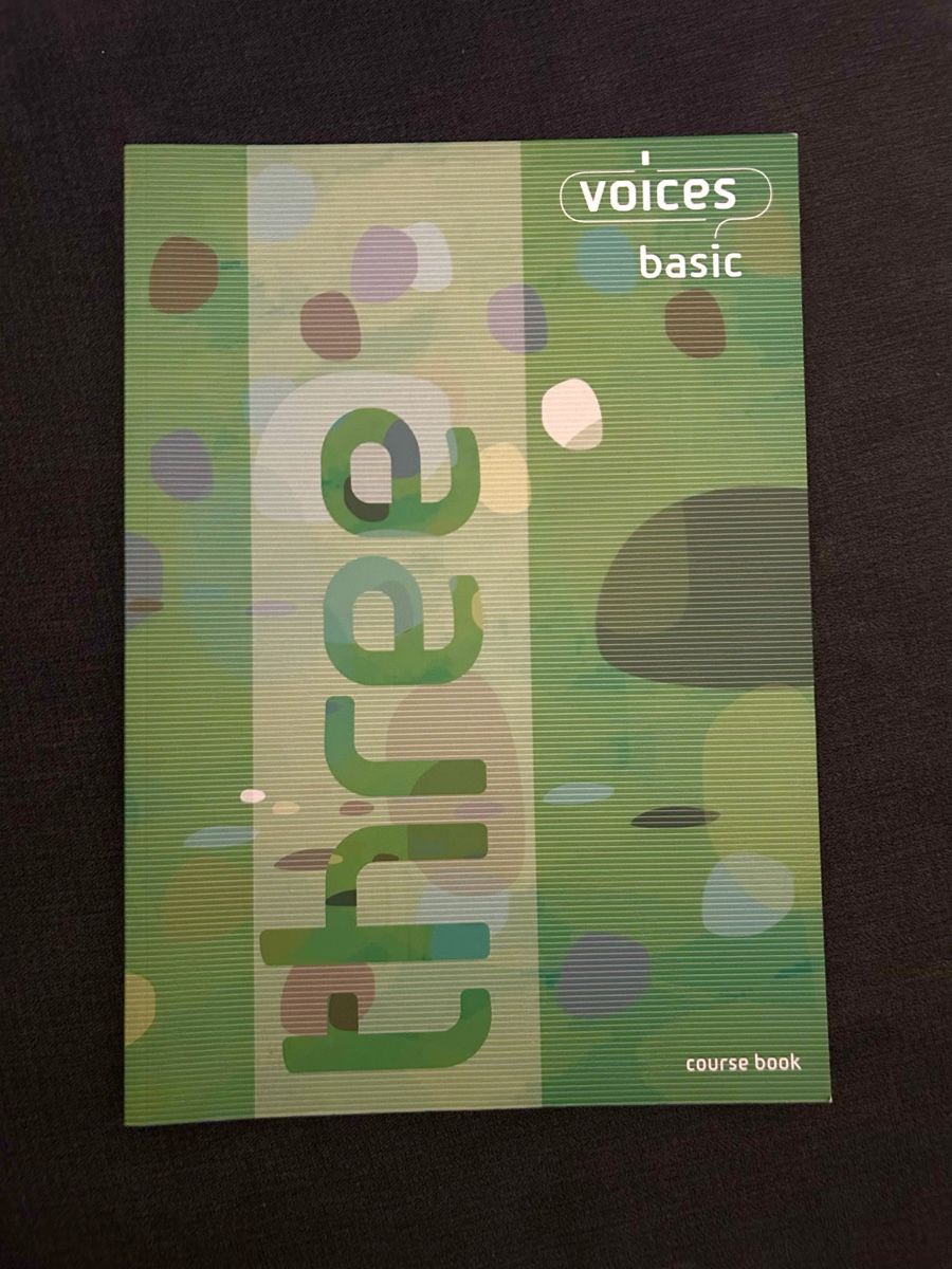 Libri: Lehrmittel Englisch Voices Basic 3 course book – Nuovo (secondo la descrizione) da Bern venduto da The_One_Salesman