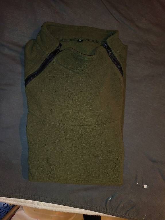 Maglioni & Felpe: Pullover  – Usato da Liestal venduto da mad_9w6f 4
