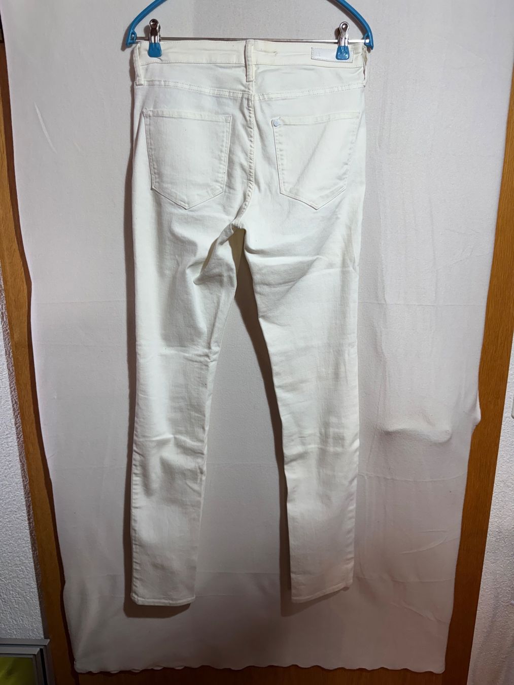 H&M Jeans: Weisse Jeans Gr. 28/32 – Usato da Grosswangen venduto da SALE_SALE_SALE 1