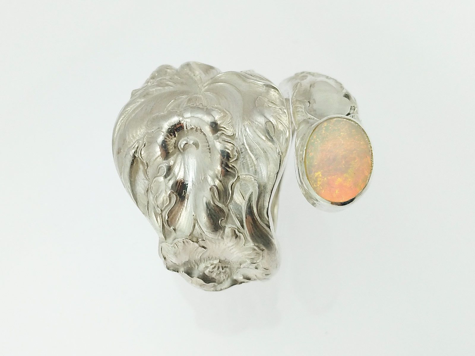 Anelli: Grosser massiver Jugendstil Silberring mit farbenem Opal – Nuovo e nell'imballaggio originale da Meilen venduto da Byrd-bijoux
