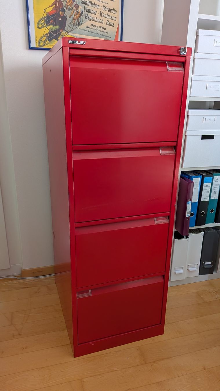 Cassettiere: Filing Cabinet Bisley Red 4 Drawers GRATIS – Usato da Küsnacht ZH venduto da moggylover
