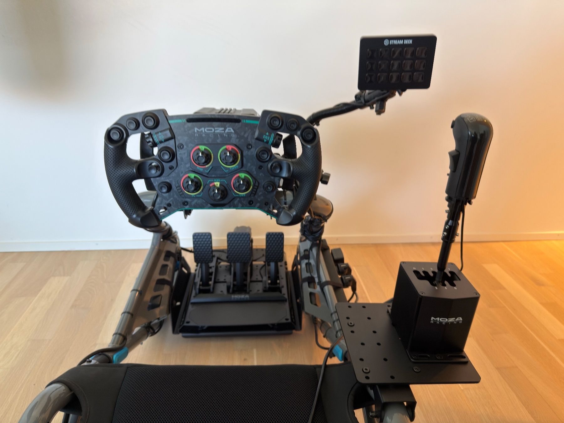 Moza Racing Manettes: Complete premium SimRig / Komplettes Premium-SimRig – D'occasion à Wetzikon ZH par francesco_0000 1