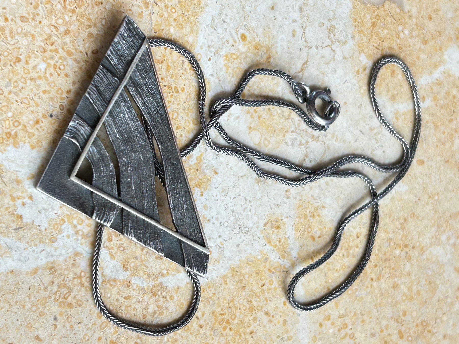 Catenine: Silberkette mit Dreieck-Anhänger, Vintage Look – Usato da Dittingen venduto da Bellevista 9