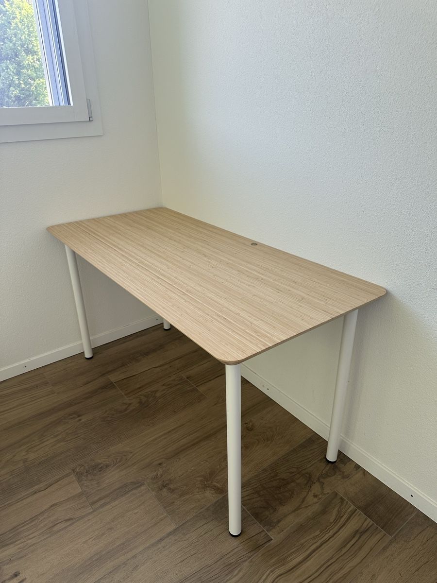 Ikea Scrivanie: Neuer Bürotisch 140 x 65 – Nuovo (secondo la descrizione) da Hünenberg See venduto da misterblee
