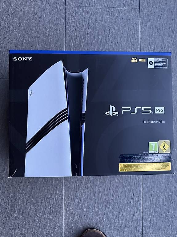 Consoles: PS5 Pro – Neuf avec emballage d'origine à Baar par FIobert