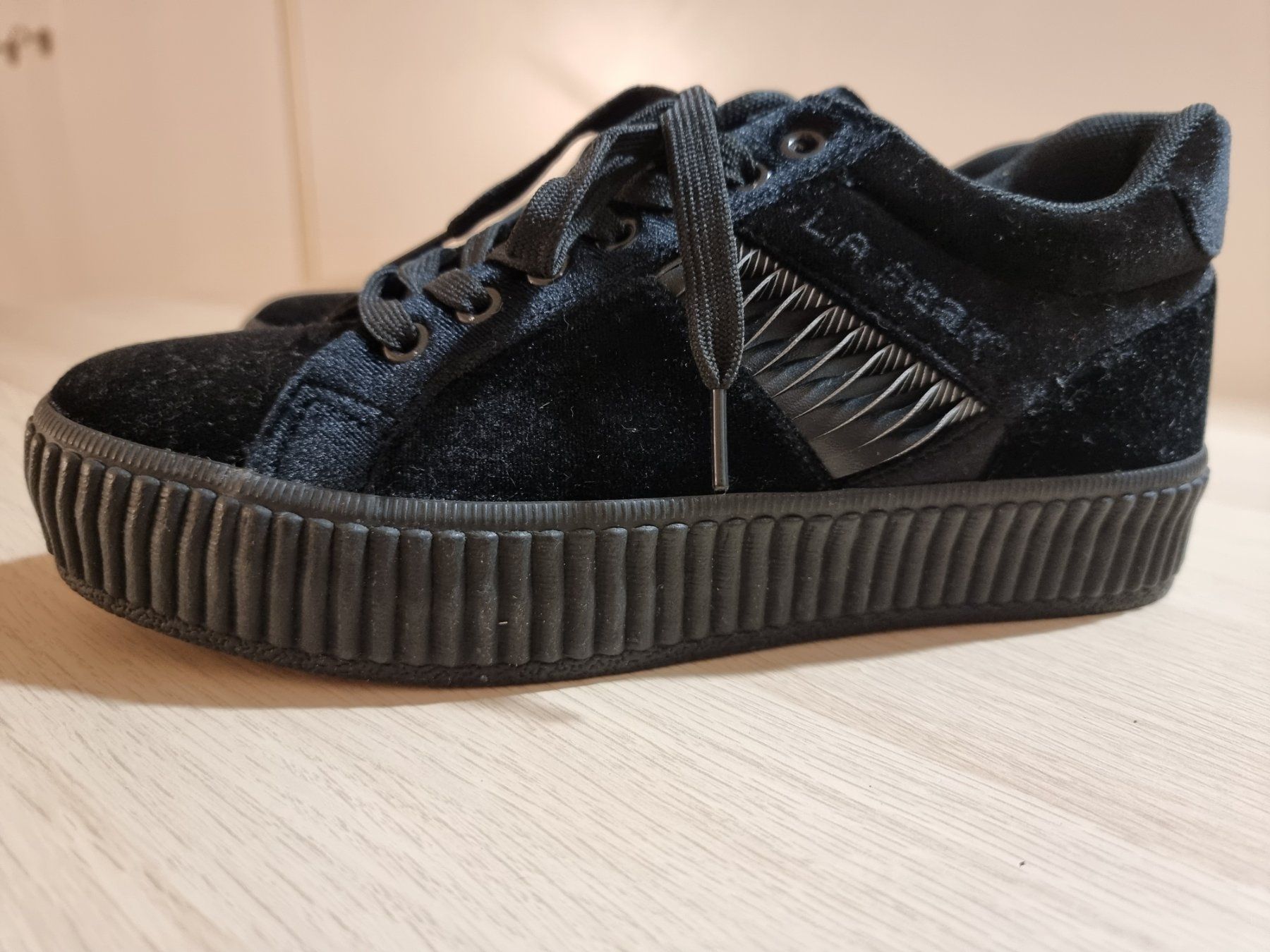 Chaussures hommes: Sneaker Gr 39, schwarz – Neuf (Voir description) à Interlaken par NataliiaS 2