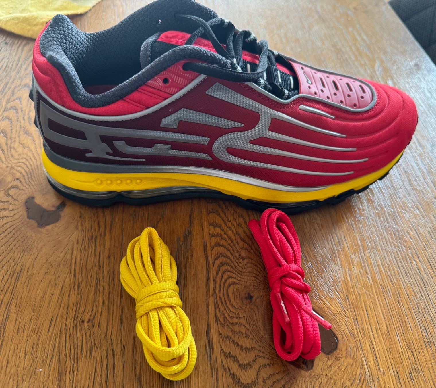 Nike Herrenschuhe: SUPREME AIR MAX 2001 ECSTASY PLUS – Neu und originalverpackt aus Corsier-sur-Vevey von sergioblak 1