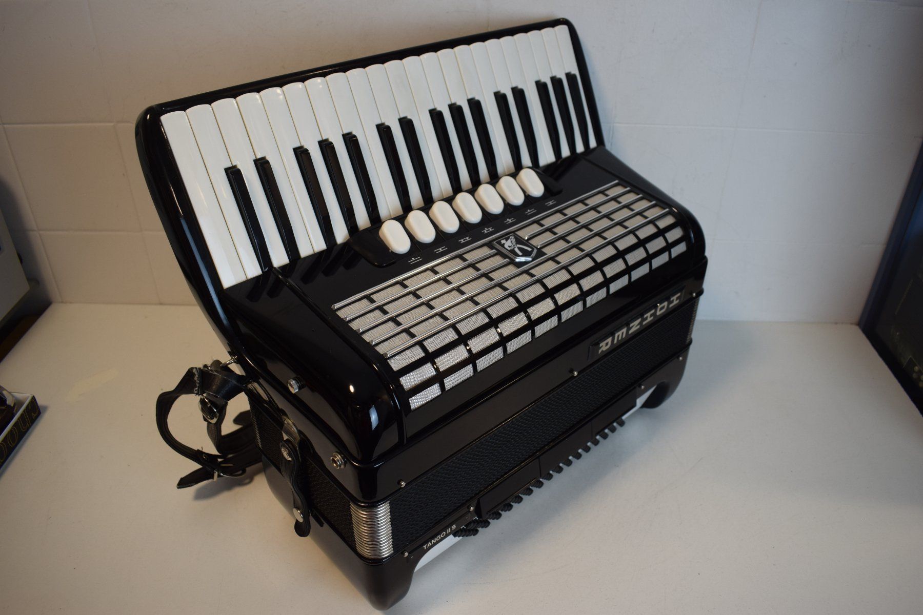 Hohner Musikinstrumente: Akkordeon chromatisch Hohner Tango II S – Gebraucht aus Zürich von baumusik 1