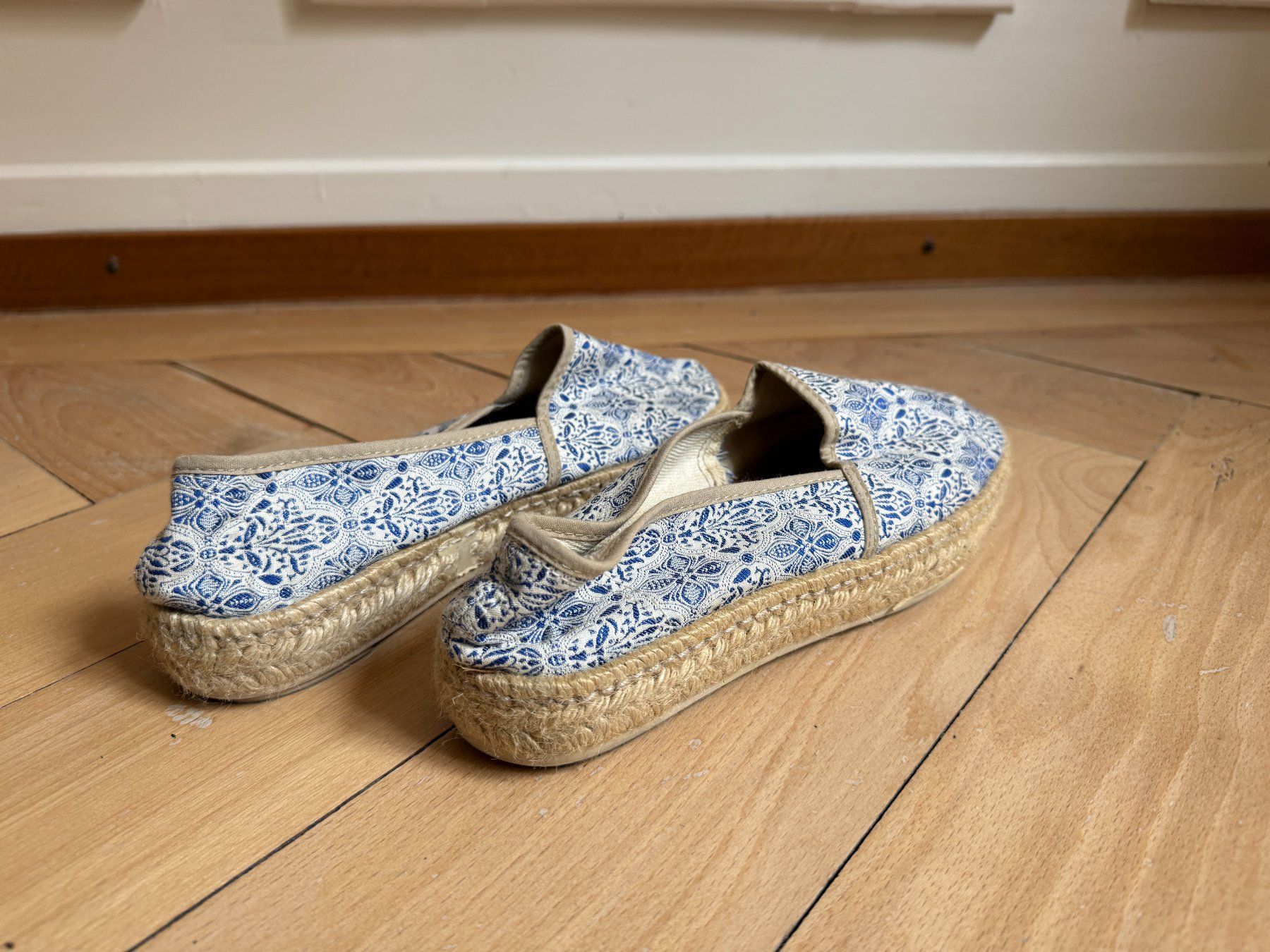 Scarpe da donna: ILC - Espadrilles blau-weiss gemustert 38 – Usato da Zürich venduto da Diazaio 2