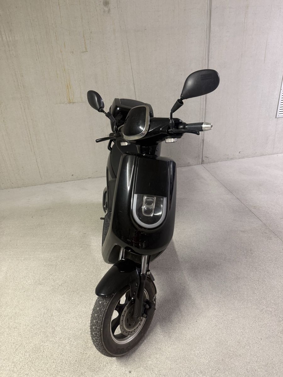 Voiturettes électriques: Elektro roller / Elektro scooter  – D'occasion à Cortaillod par mah_tg2m