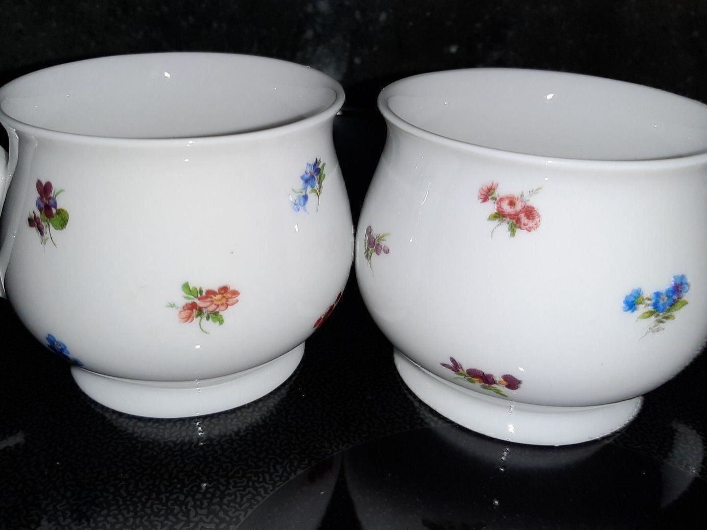 Tassen: 2 x KAFFEE -KUGELBECHER  MIT STREUBLUMEDECOR – Neu (gemäss Beschreibung) aus spreitenbach von lumbalplatte