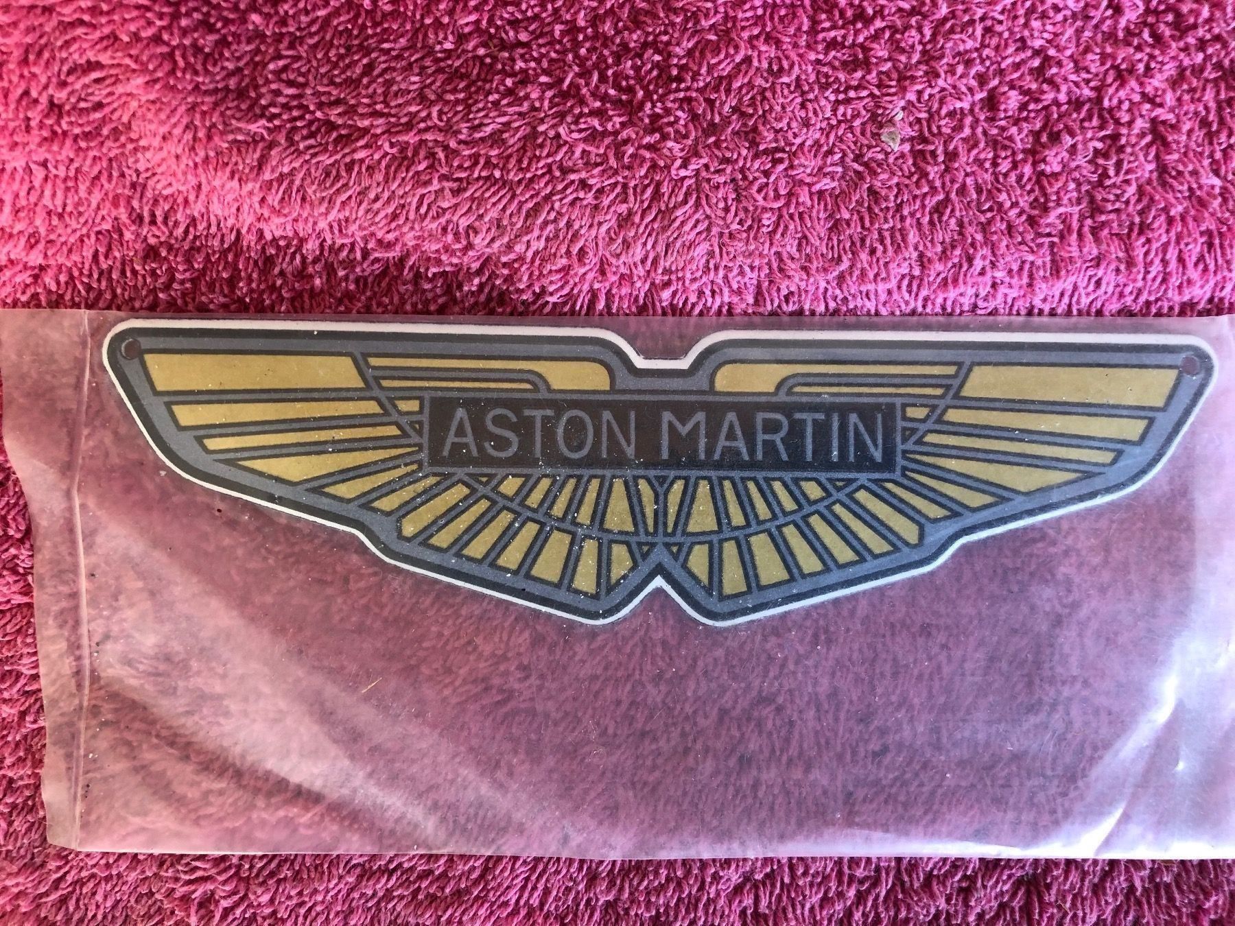 Insegne: Aston Martin gb james bond – Nuovo e nell'imballaggio originale da Reinach AG venduto da rares75