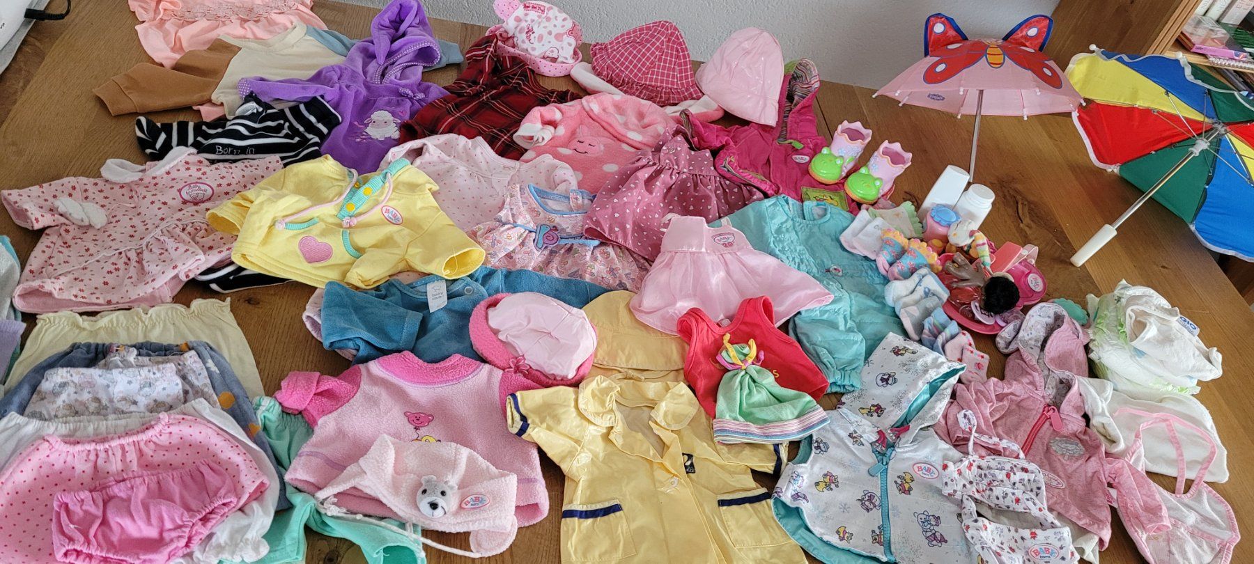 Bambole: Puppenbett mit Puppe und Kleider – Usato da Flawil venduto da airport01 3