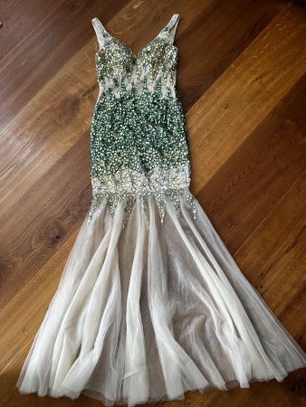 Abendkleid Meerjungfrau mit Perlen bestickt Grösse 34