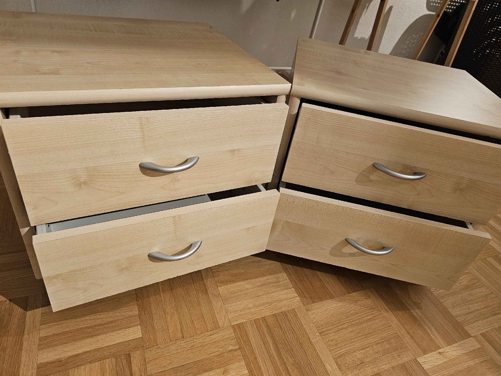 Nachttische: Holz Kommode mit Schubladen, Buche Design hell, Top Zustand! – Gebraucht aus Emmenbrücke von tonid26