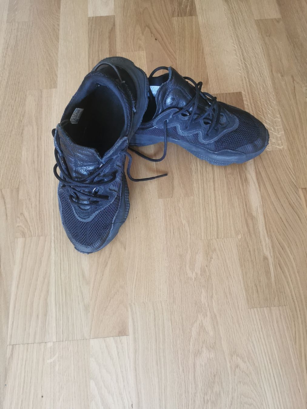 Adidas Scarpe da uomo: Adidas Ozweego Triple Black 42.5 – Usato da Bern venduto da ged_ffx9 1