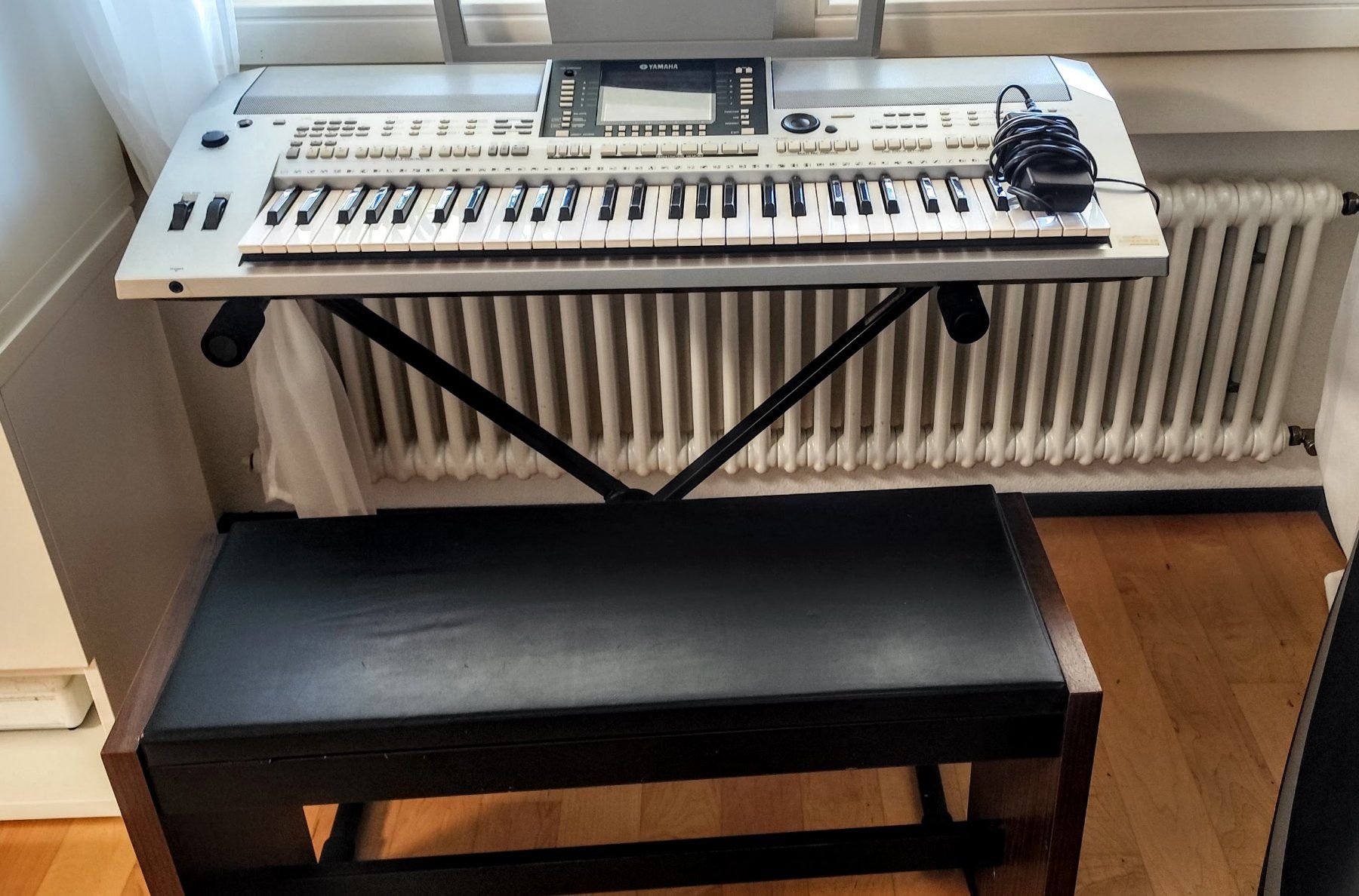 Strumenti musicali: Keyboard-Set: Yamaha PSR-S710 mit Ständer, Hocker & Noten – Usato da Gersau venduto da irenja 1