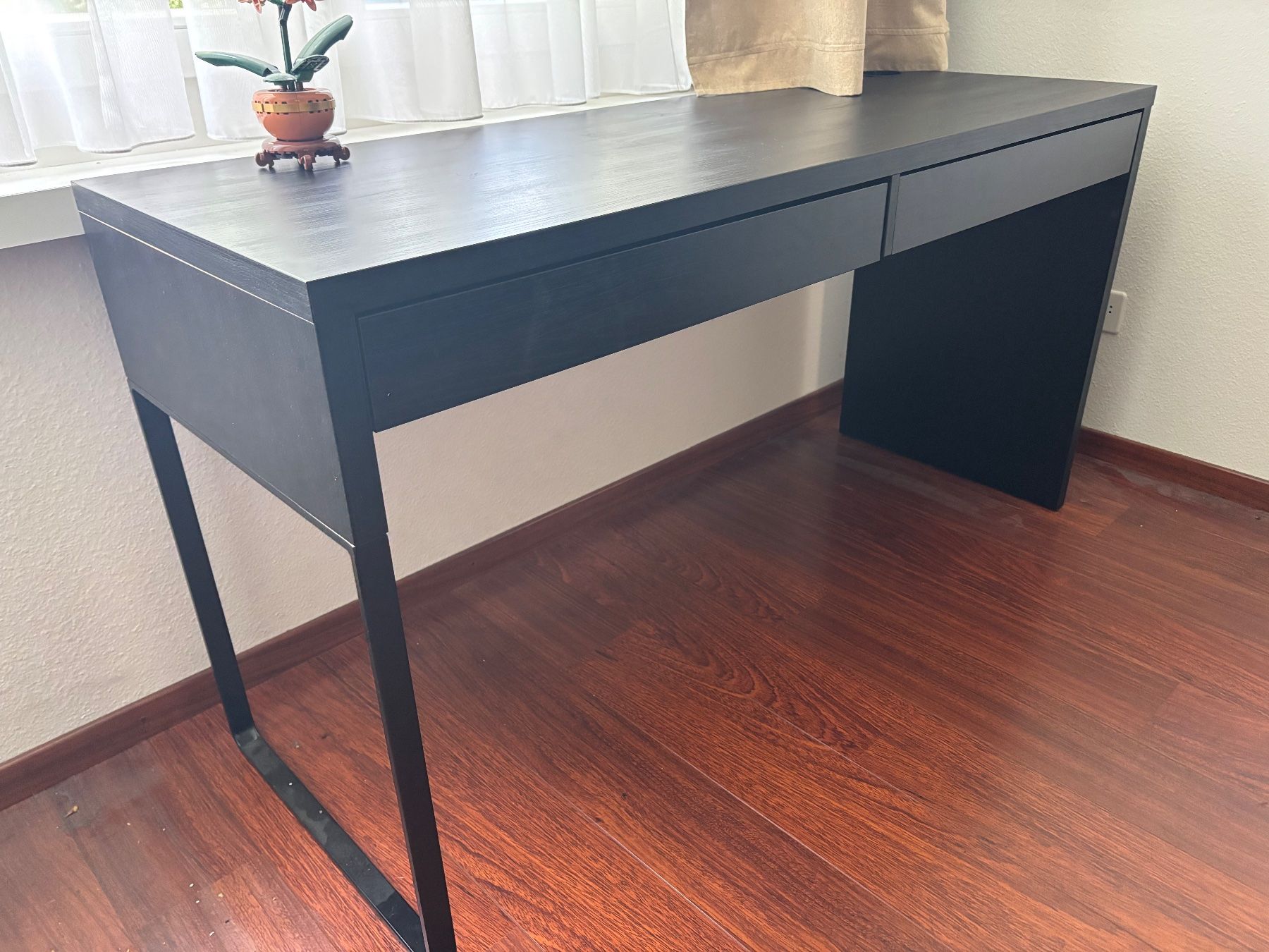 Ikea Scrivanie: Ikea Micke Schreibtisch dunklebraun – Usato da Cham venduto da bet_jp2l 2