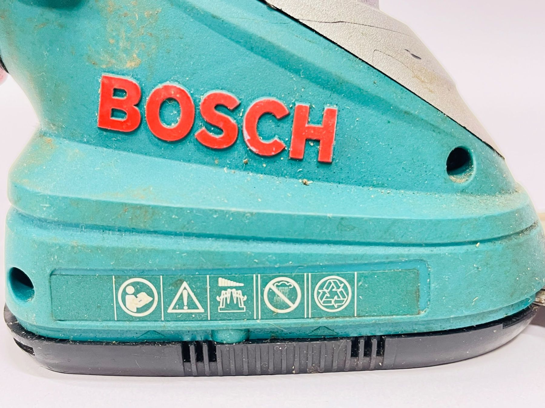Bosch Tutti gli attrezzi: Bosch Isio Akku Gras- und Strauchschere Set – Usato da Olten venduto da ELHANDEL 2