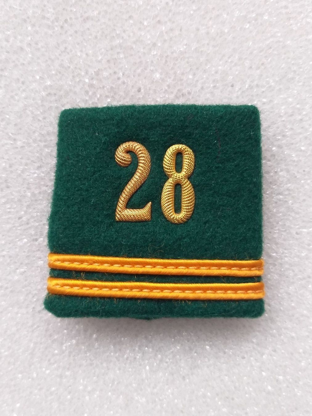 Plaketten & Abzeichen: Schulterpatte Oberleutnant Bataillon 28 – Gebraucht aus Bauma von SwissMilitaria