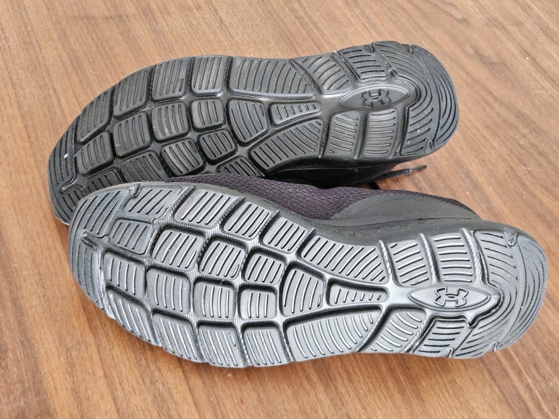 Under Armour Herrenschuhe: Under Armour Trainingsschuhe Gr. 47 – Gebraucht aus Ostermundigen von Kaervek_SUI 1