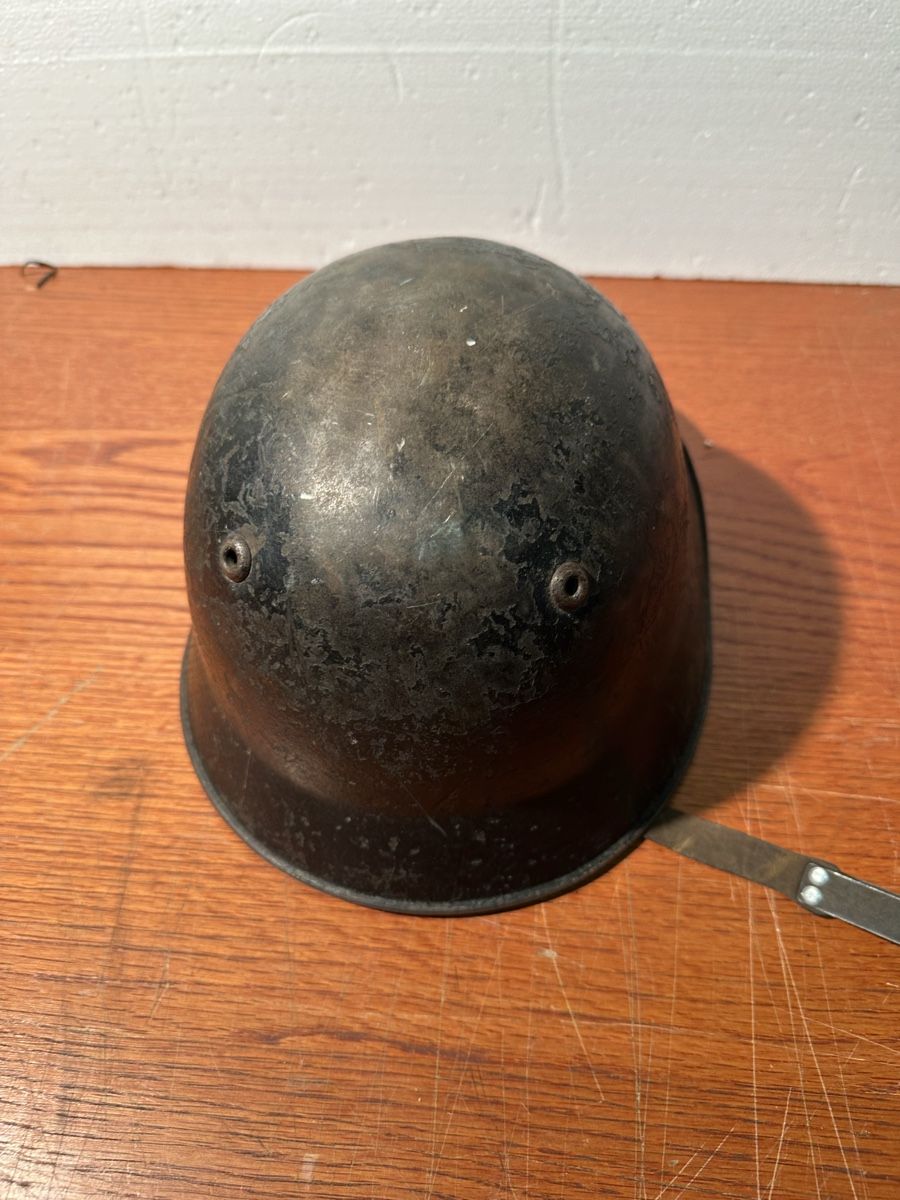 Uniformen & Effekten: Casque militaire ancien  – Gebraucht aus Lausanne von artnouveau04