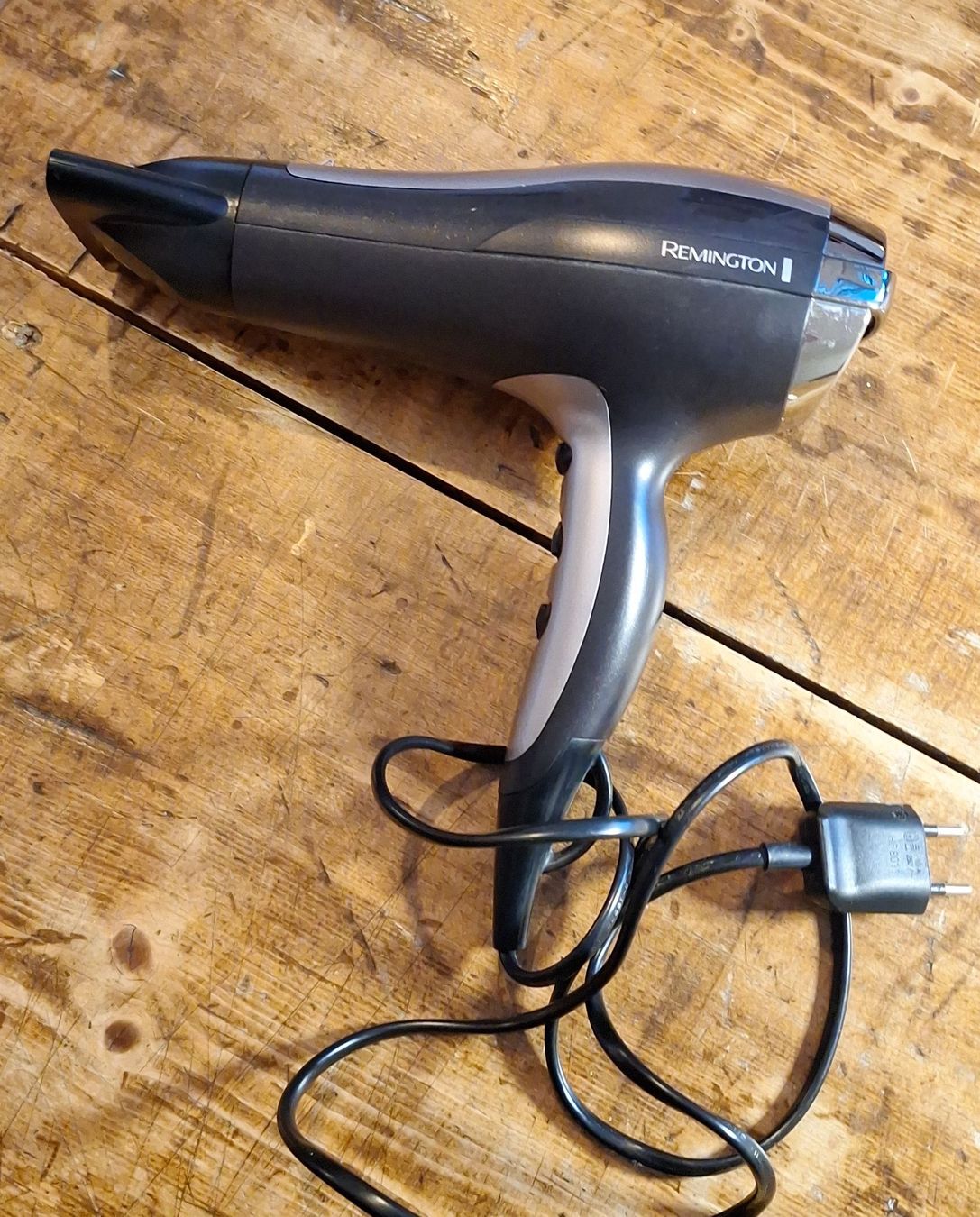 Remington Asciugacapelli: Remington Haarföhn – Usato da Winterthur venduto da shishibelle