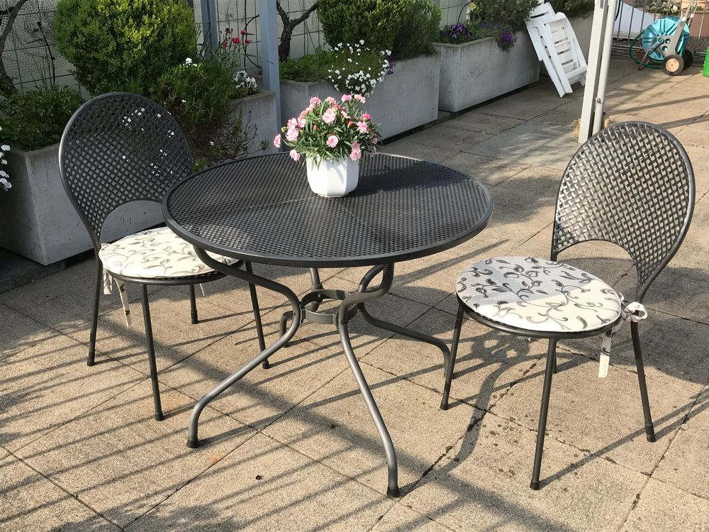 Gartentisch rund mit zwei Stühlen | Kaufen auf Ricardo