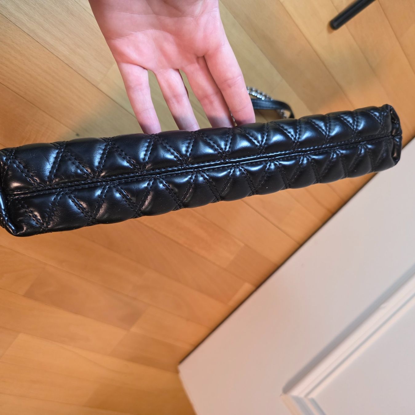 Asos Borse da donna: ASOS gesteppte schwarze Tasche mit Kette – Usato da Wald ZH venduto da CapLux 9