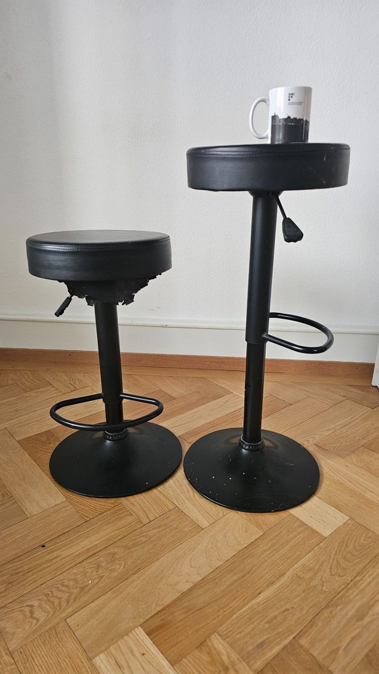Hocker: Deux fauteuils de bar, siège en cuir – Gebraucht aus Fribourg von KayaP 1