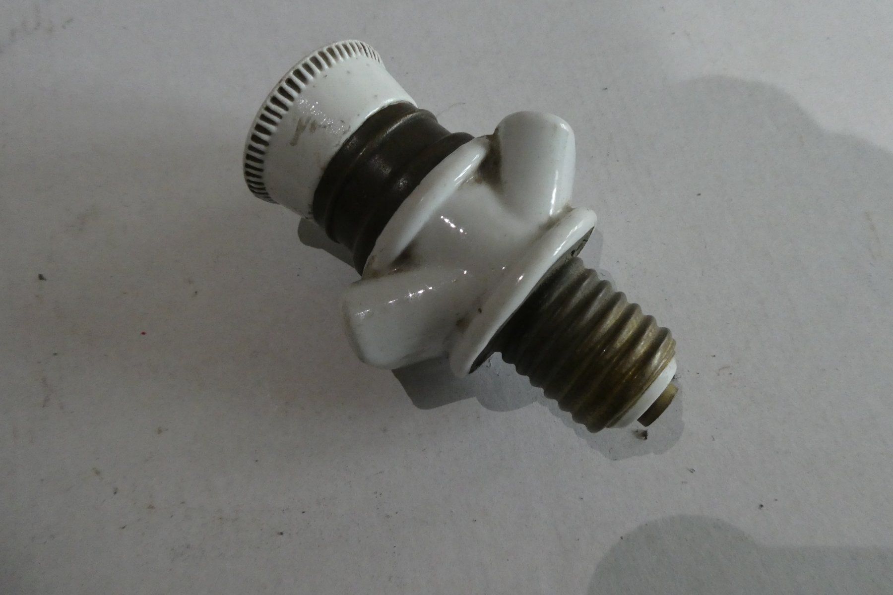 Lustres & lampes de plafonds: prise voleuse plafond – D'occasion à Fontaines NE par monloisir