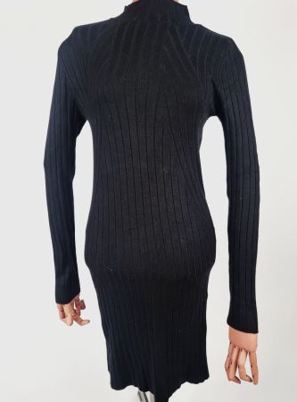 schwarzes Kleid