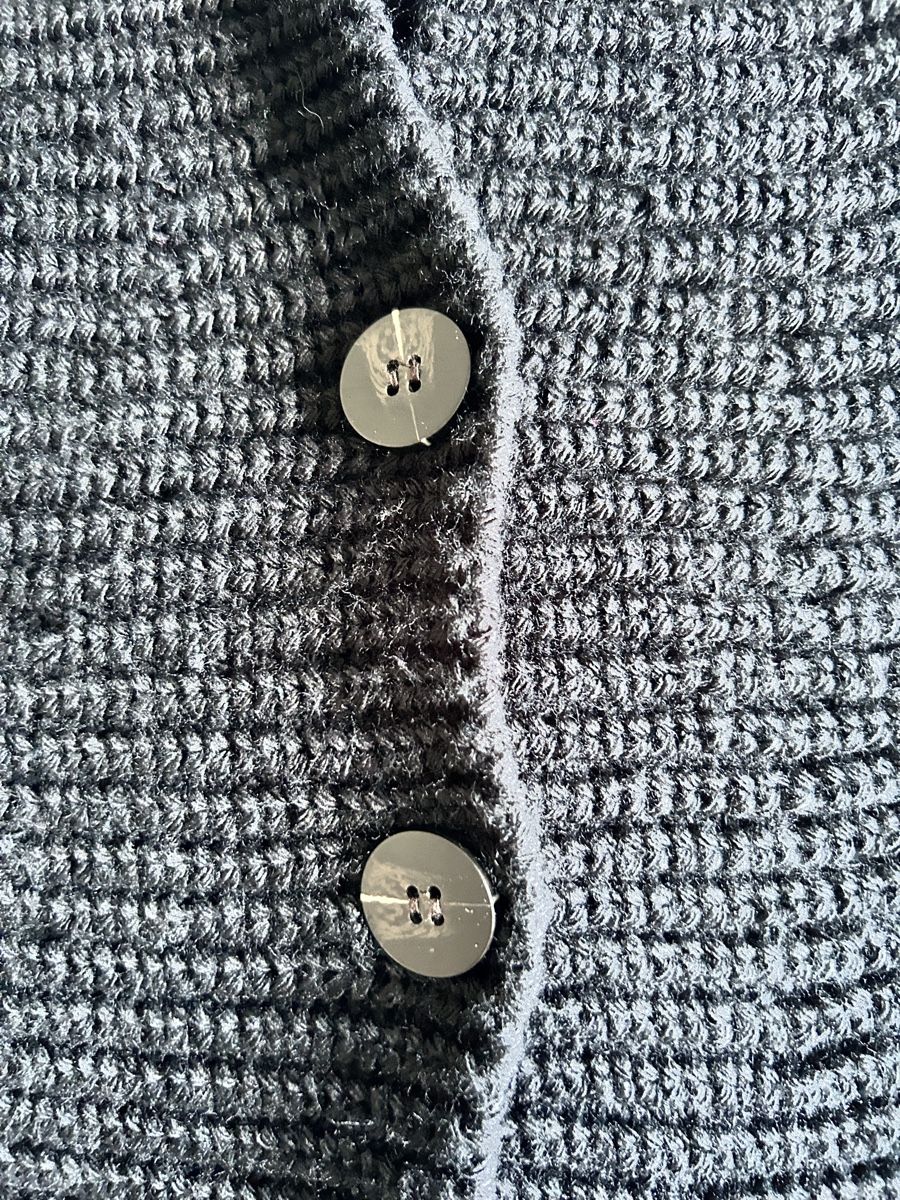Gilets: Warm Knitted Cardigan, Elegant Button-Up Design, Black – Neuf (Voir description) à Biel/Bienne par zit_v5yc 1