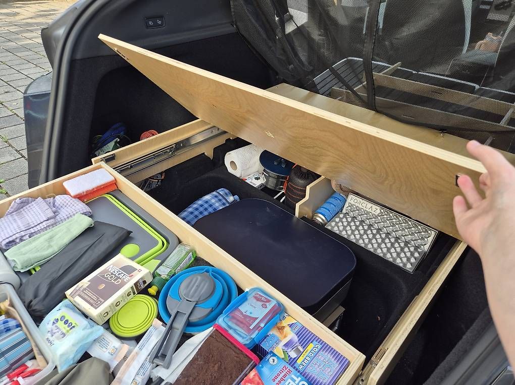 Cassettiere: Tesla Model Y Camping Kit mit Schublade – Usato da Niederwangen BE venduto da karinshanay 2