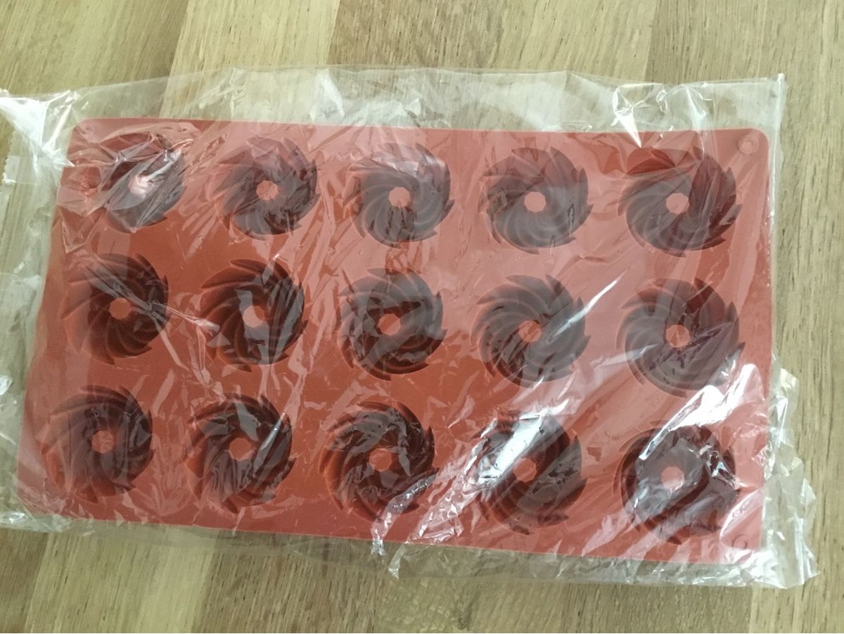 Moules à gâteaux: Silikonform Twist - neu – Neuf avec emballage d'origine à Triesen par Trisuna