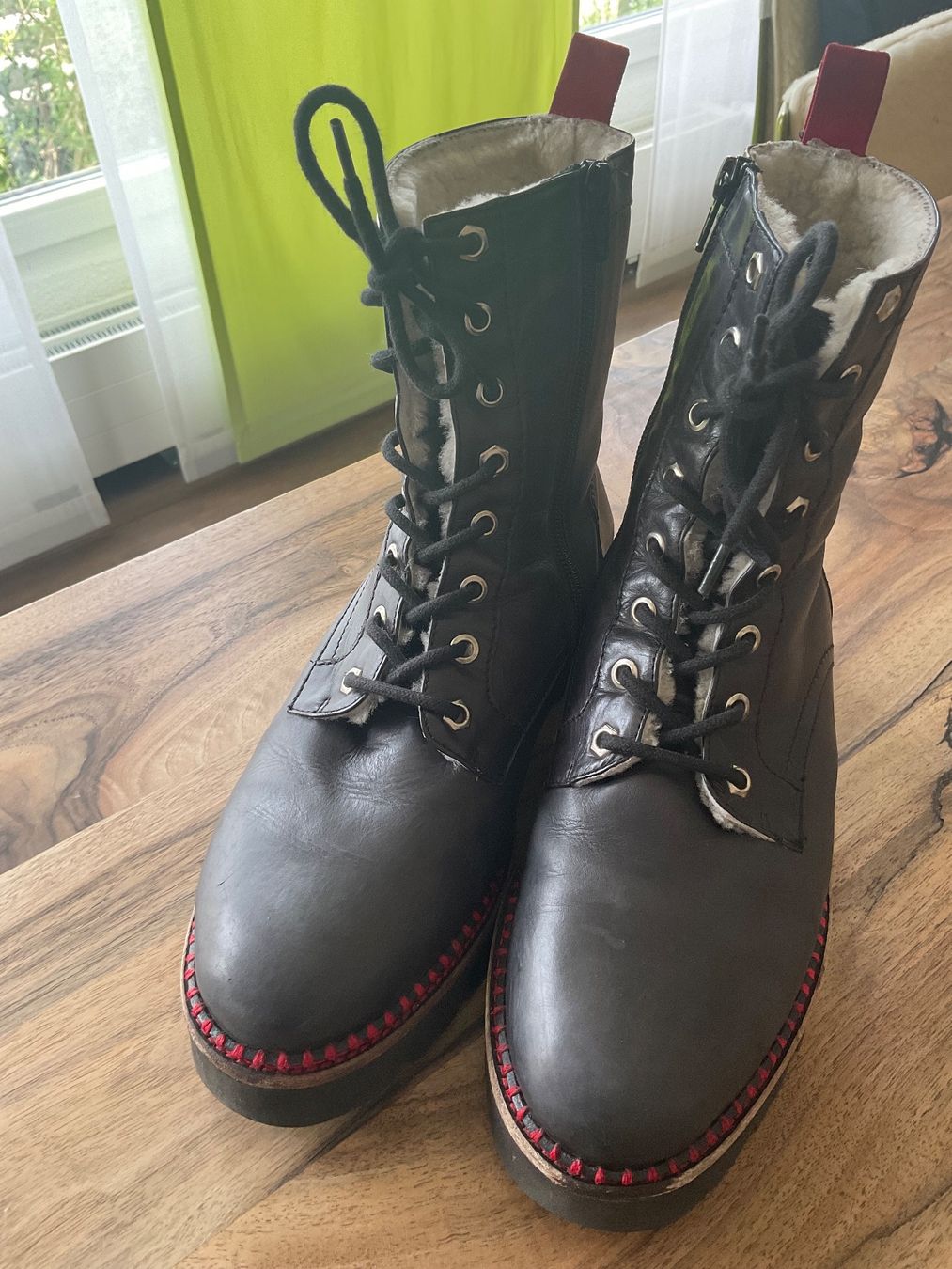 Scarpe da donna: Lammfell Schnürstiefel Grösse 39 – Usato da biberist venduto da antoniaf01 1