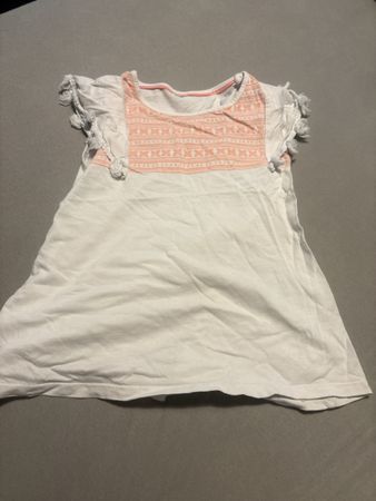 Süsses Sommer shirt mit Quasten, Grösse 128, Top Zustand!