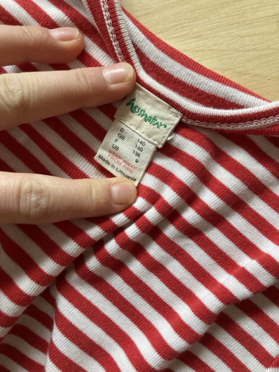 Robes et jupes: Rot-weiss gestreiftes Kleid 140 – D'occasion à Guttannen par AinaScherling 1