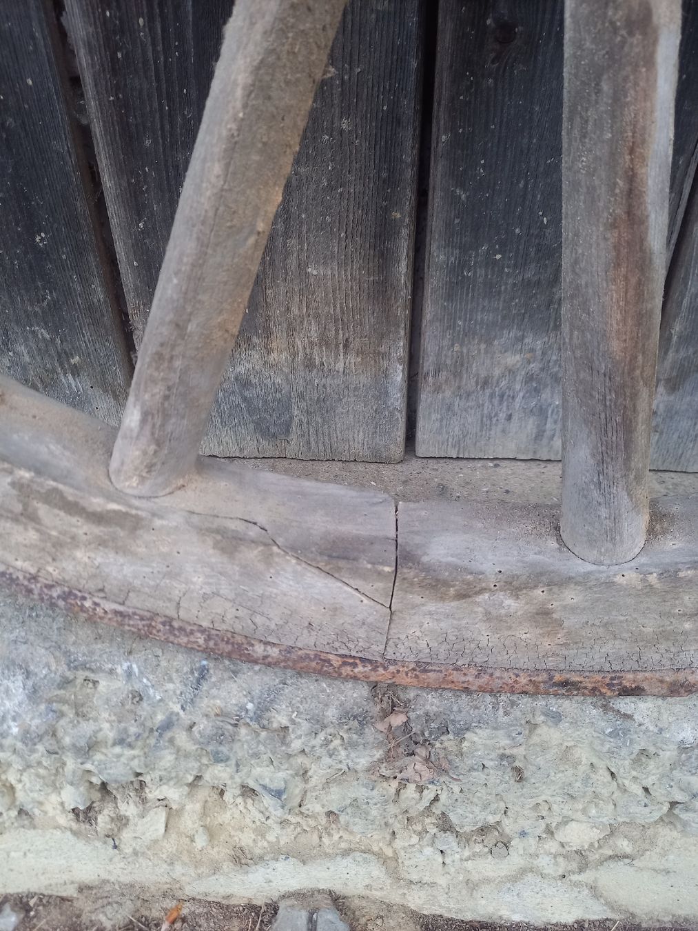 Pneumatici & Ruote complete: Antikes eisenbereiftes Wagenrad – Usato da Galgenen venduto da Allerlei8854 4