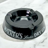 Cendrier ancien Hiram Walker's London Dry Gin opaline noire