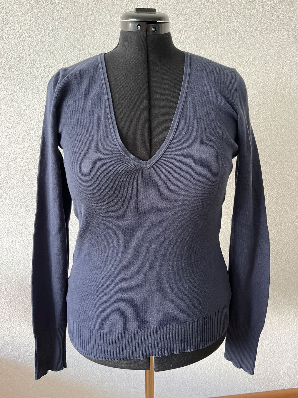 Benetton Maglioni & Felpe: Blauer Pullover mit V-Ausschnitt von Benetton – Usato da Buchs SG venduto da Vrenilein