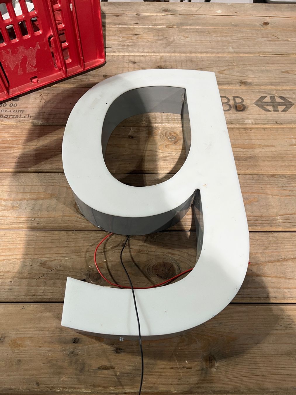 Toutes les décorations: LED Leuchtbuchstabe "e" – D'occasion à Luzern par Fracht-Design 1