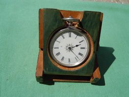 TU Behälter mit Schlüssel Uhr