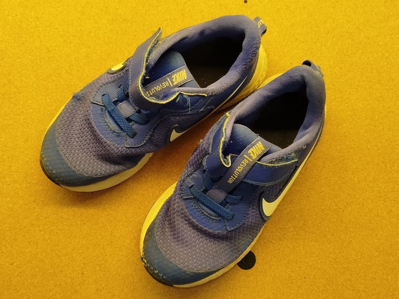 Nike Scarpe per ragazzi: Nike Revolution 5 Kinderschuhe, Grösse 29.5 – Usato da Oberhofen am Thunersee venduto da jojozurich 1
