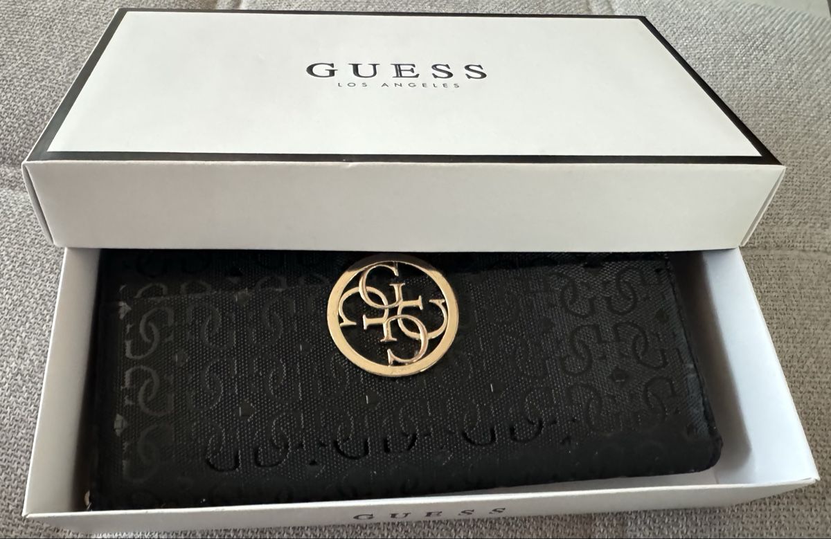Guess Portamonete: GUESS Portemonnaie – Usato da Lachen SZ venduto da Aysenur30