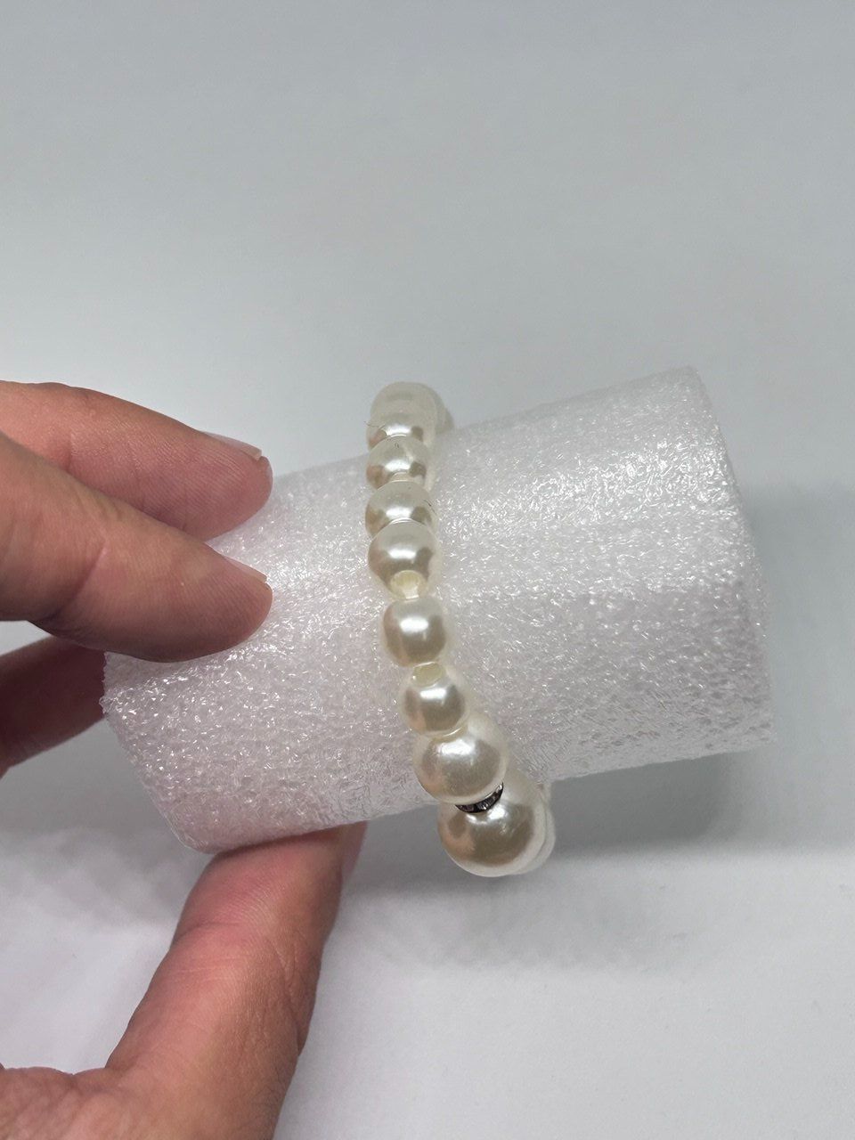 Bracciali & Braccialetti: Bracciale elastico con perle sintetiche bianche – Usato da Giubiasco venduto da LorisVale 5