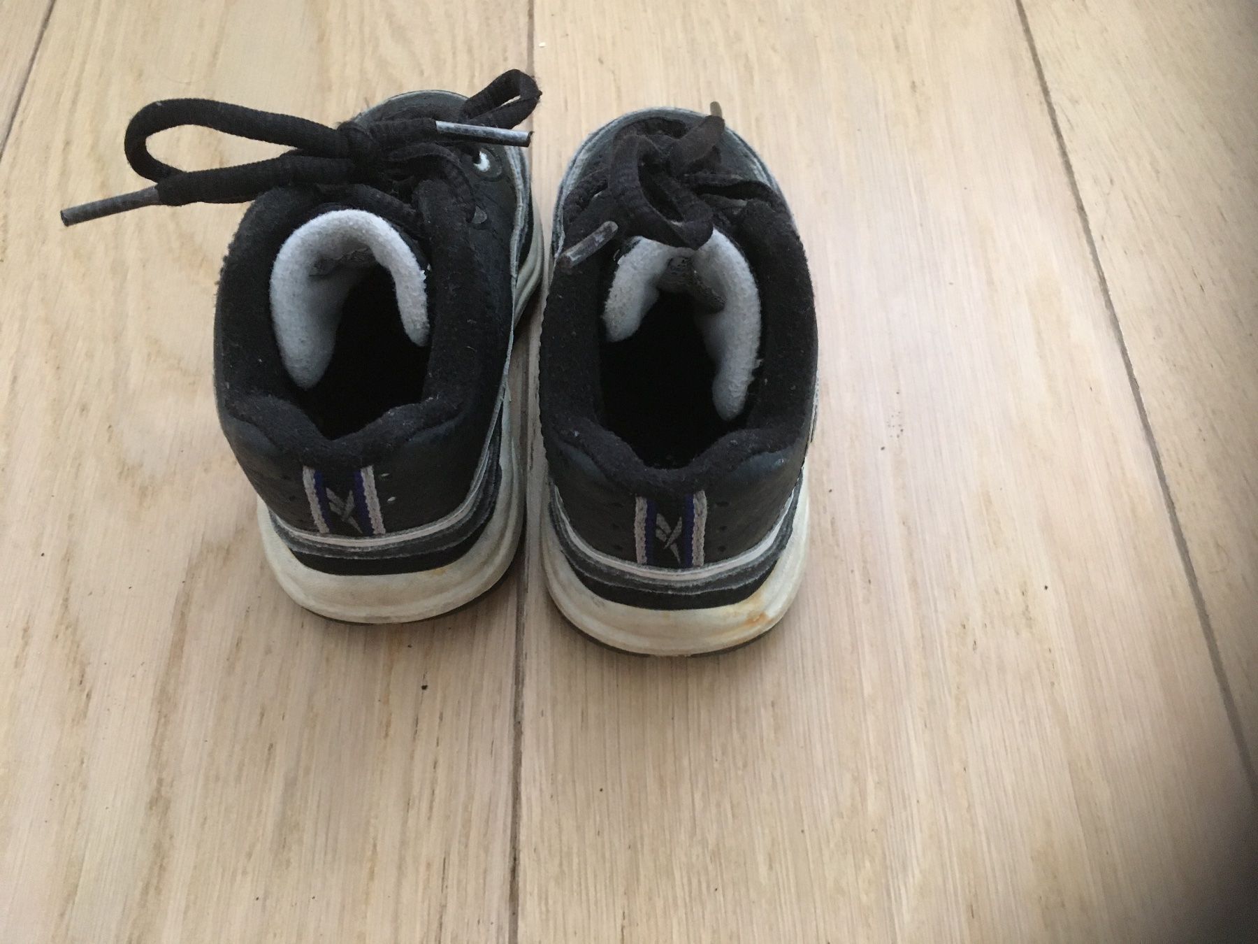 Reebok Scarpe per ragazzi: Reebok Turnschuhe Gr. 22 – Usato da Gächlingen venduto da Tara_devi 2