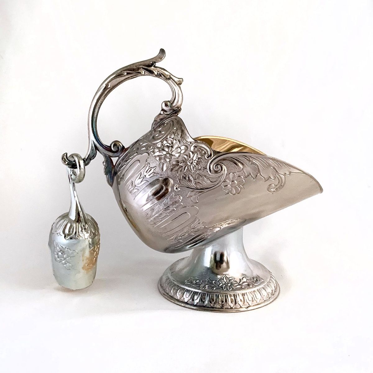 Zuccheriere: Vintage Silver-Plated Sugar Scuttle with Scoop – Usato da Villmergen venduto da JacRon 1